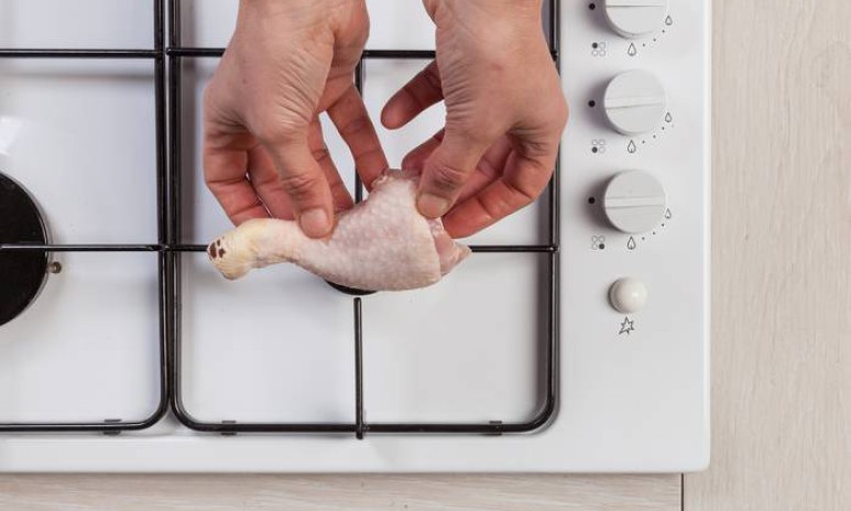 Come eliminare piumette del pollo