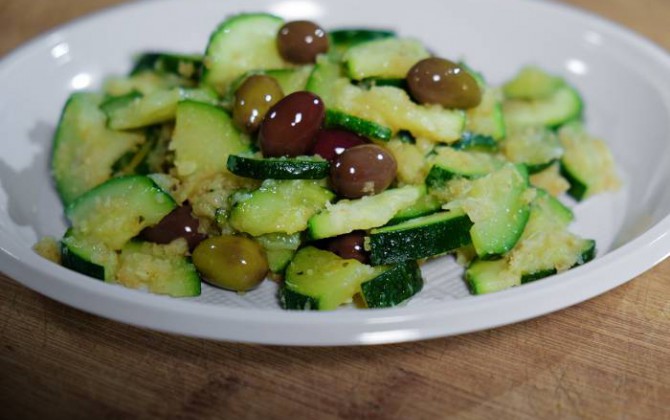 Ricette Per Zucchini In Padella.Zucchine In Padella Con Olive E Pangrattato Star