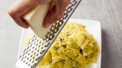 Condite la pasta con il GranPesto Tigullio alla Genovese, aggiungete il pecorino grattugiato e poco olio extravergine di oliva, mescolate e servite ben caldo.